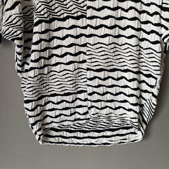 Romeo + Juliet sz S geo black‎ white oversized tunic top - Picture 2 of 7